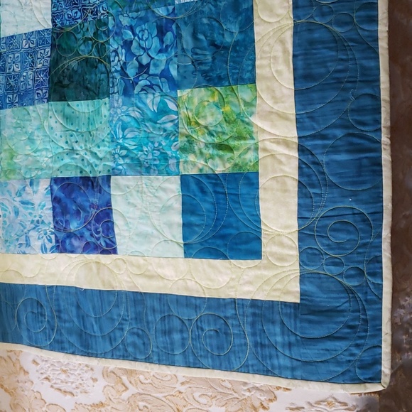Handmade small quilt in blues - Picture 2 of 7